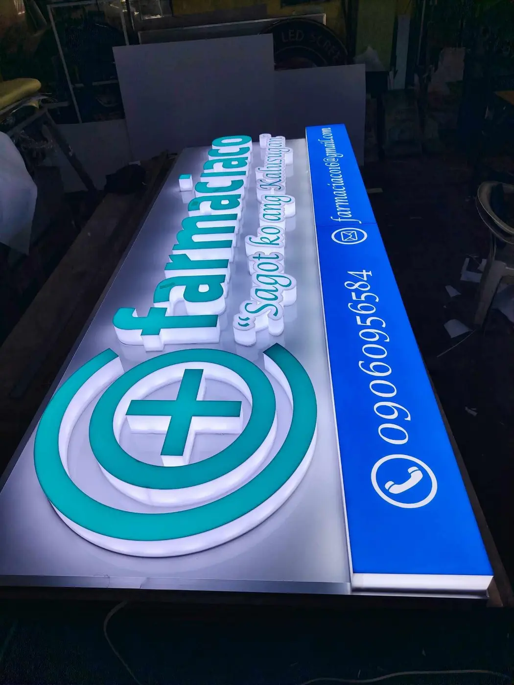 Wonderful Smile Dental Clinic round LED signage