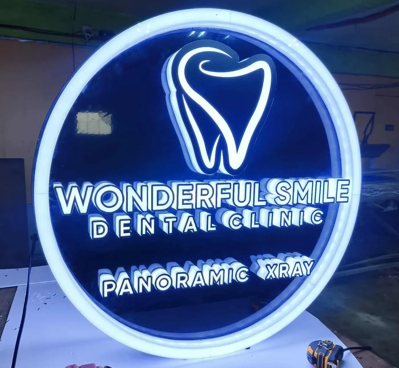 Karlos Aesthetic Clinic wall sign